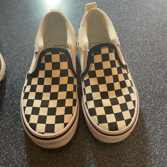 Vans - Picture 2 of 2